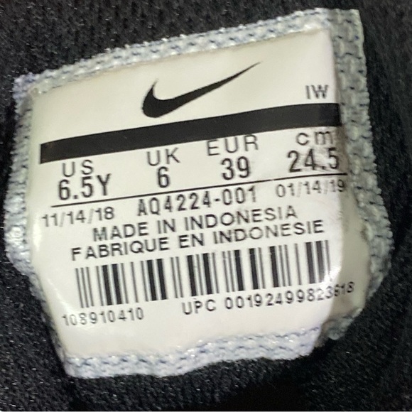 Nike Women's 6.5 Black Athletic Shoes - Picture 7 of 7
